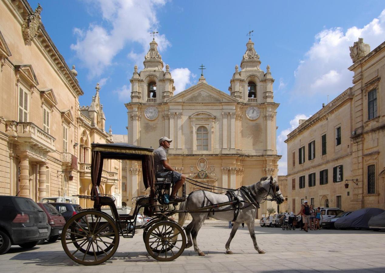 Central Rooms - Near Valletta & Sliema - Best Bus Lines Hamrun Esterno foto